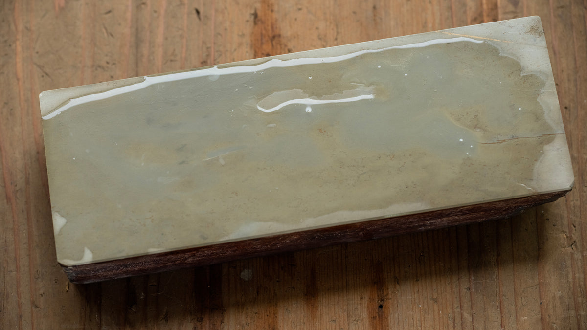 Uchikumori Suita Japanese Natural Finishing Stone - 1325g