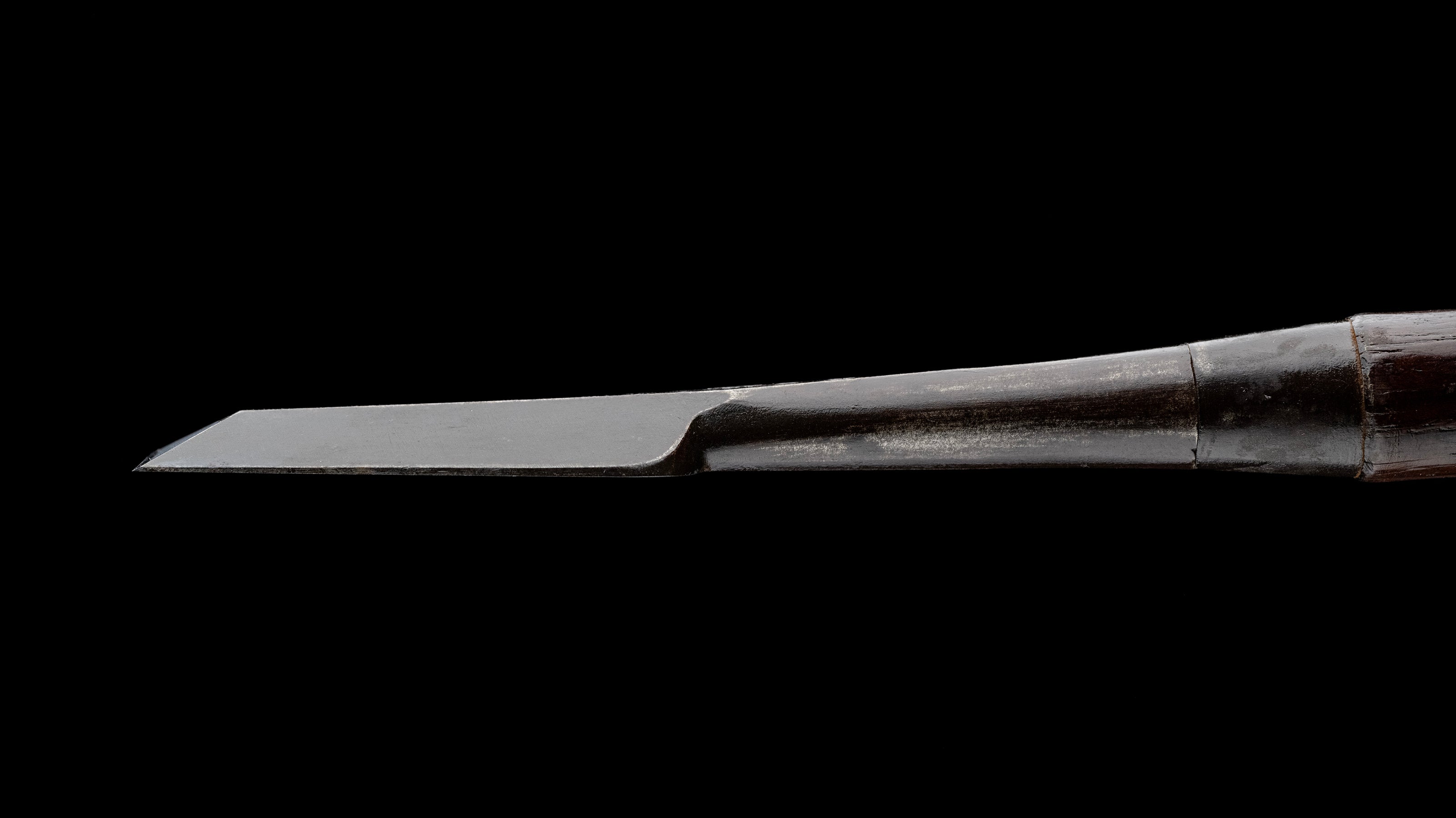 Shinogi-Chu-Tataki-Nomi Japanese Hand Made Dovetail Timber Chisel By Hidarimeijin - 24mm