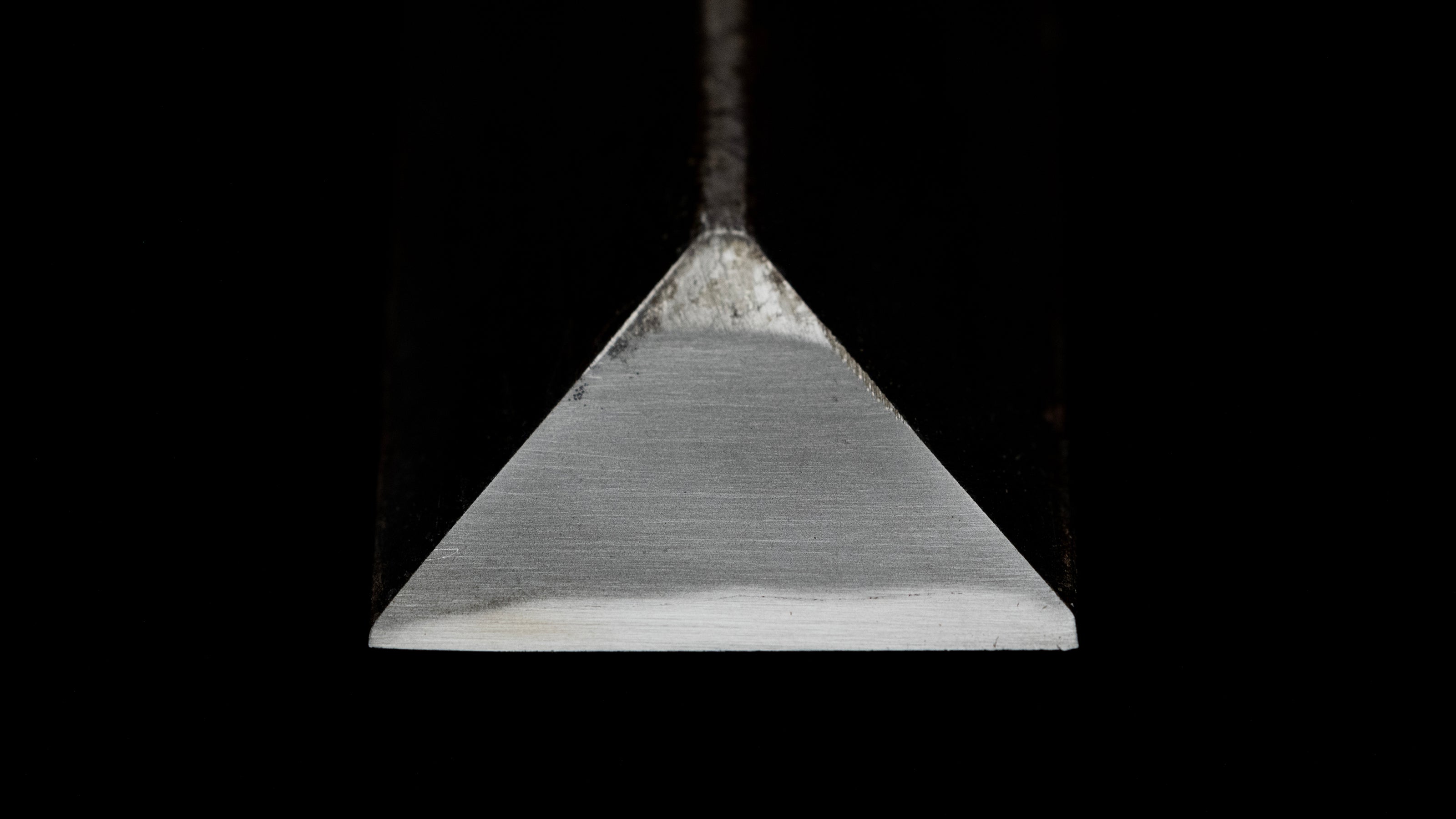 Shinogi-Chu-Tataki-Nomi Japanese Hand Made Dovetail Timber Chisel By Hidarimeijin - 24mm