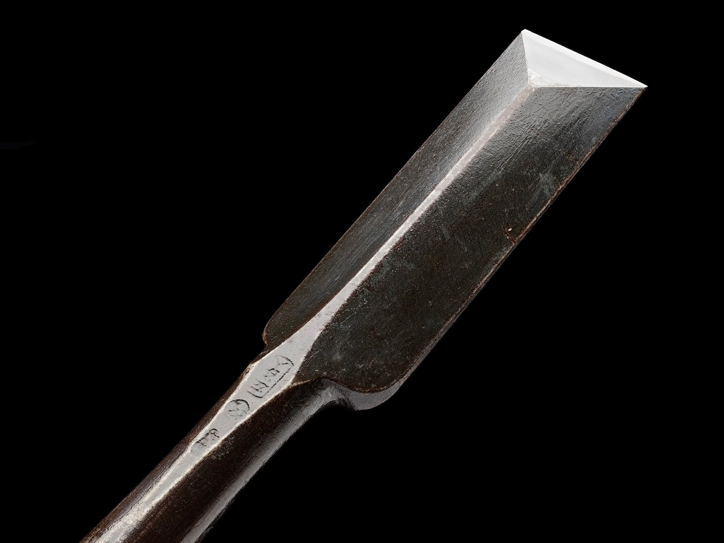 Shinogi-Chu-Tataki-Nomi Japanese Hand Made Dovetail Timber Chisel By Hidarimeijin - 24mm