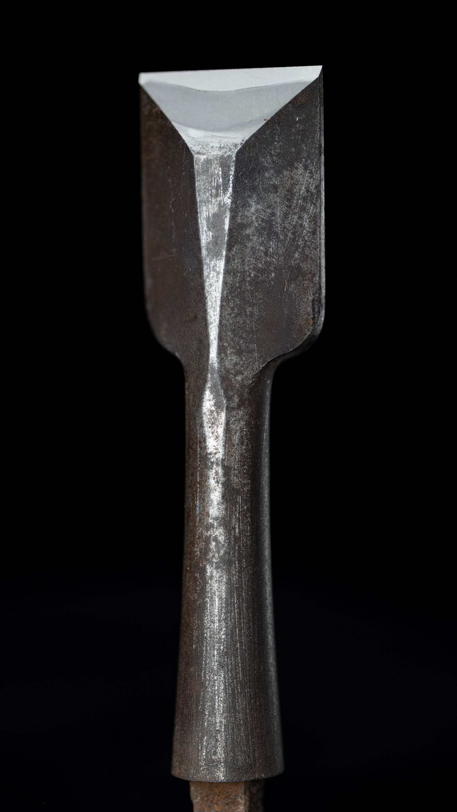 Daiya-Shinogi-Tsuki-Nomi Japanese Dai-Maker’s Dovetail Paring Chisel - 36mm