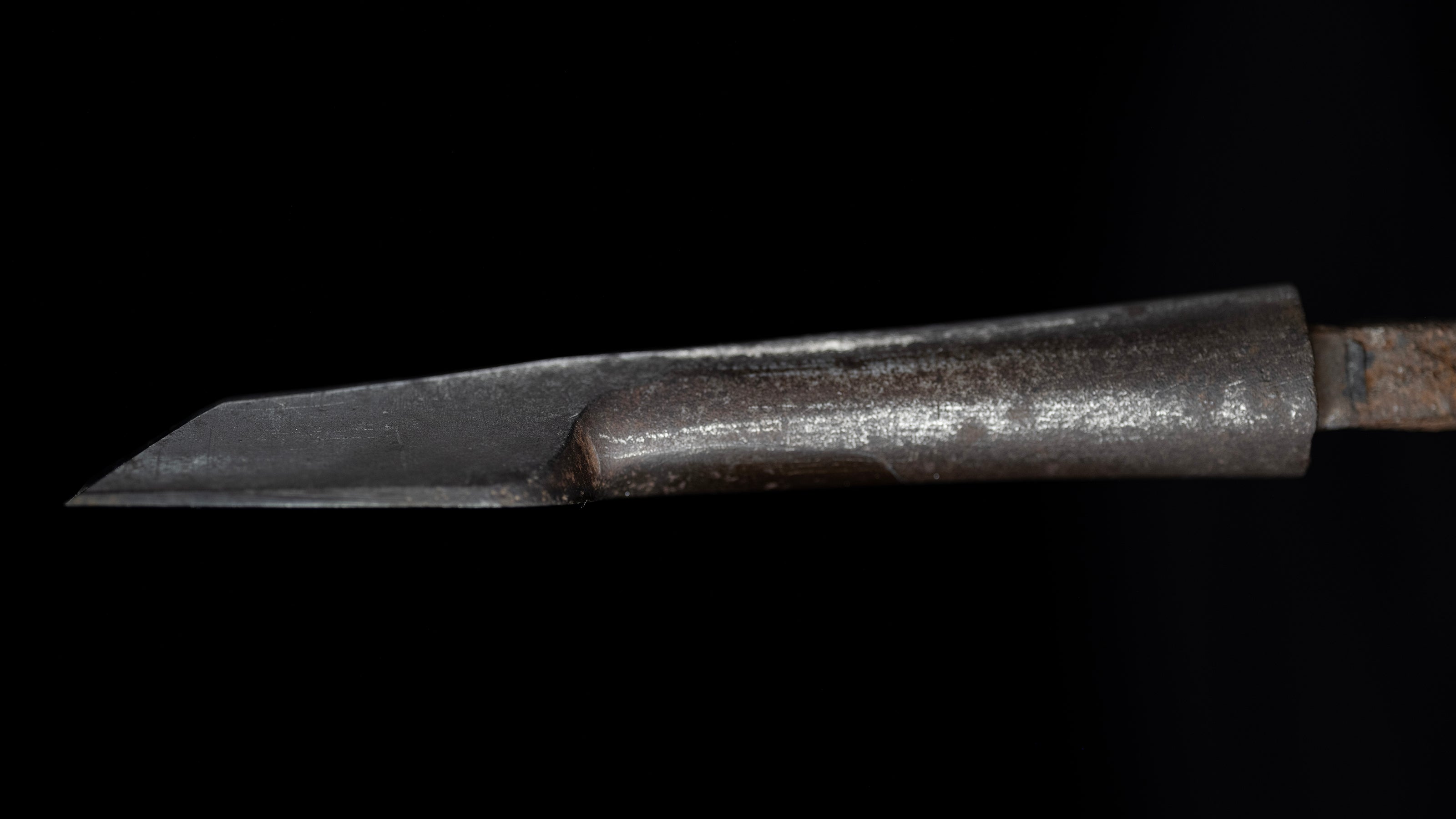 Daiya-Shinogi-Tsuki-Nomi Japanese Dai-Maker’s Dovetail Paring Chisel - 36mm